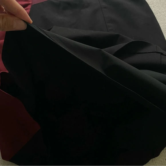 WHITE House Black Market Black and Maroon/Burgundy Scoop Neck Dress Size 12 - Picture 13 of 13